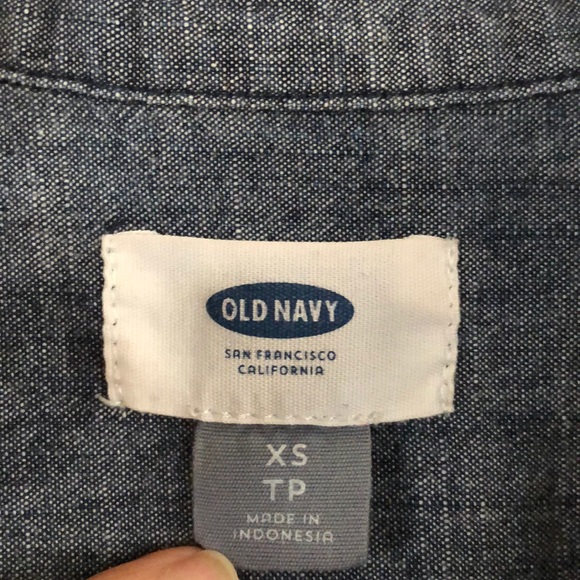Classic Old Navy Dark Wash Chambray Shirt - Picture 2 of 4